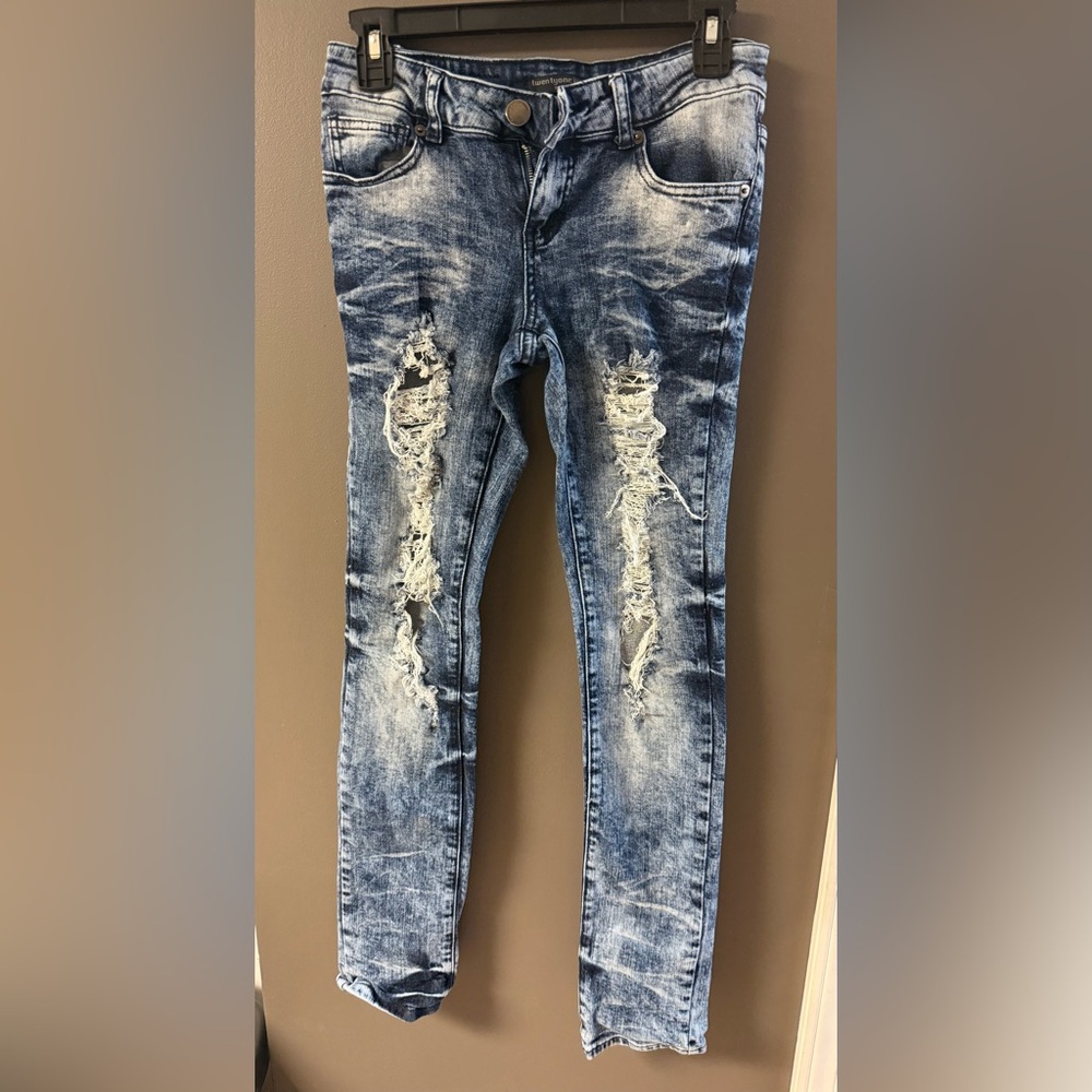 Twentyone Black by Rue21 Acid Wash Distressed Skinny Jeans